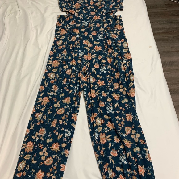 American Eagle Floral Jumpsuit Small - Picture 2 of 4